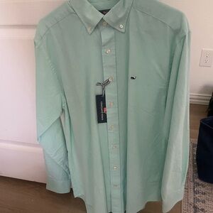 Vineyard vines button up shirt NWT size M